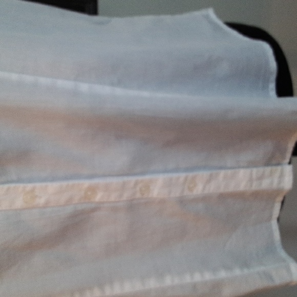 SUNNY LEIGH Light Cotton Sleeveless Ruffled Collar Fitted Blouse - Picture 5 of 12